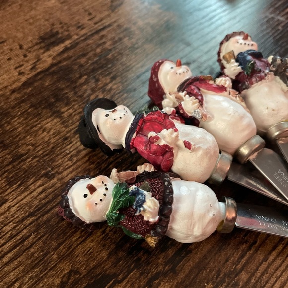 Set of 4 Snowmen Cheese Spreader Knives - Picture 2 of 3